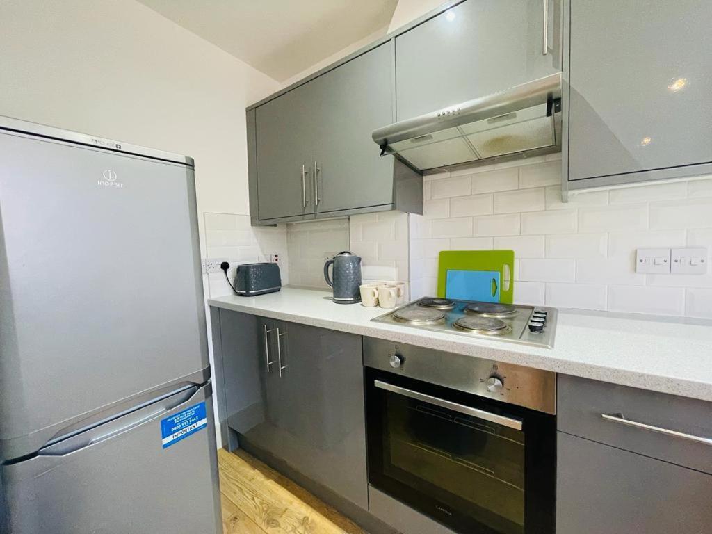 Lovely 2 Bedroom Serviced Apartment In Londen Buitenkant foto